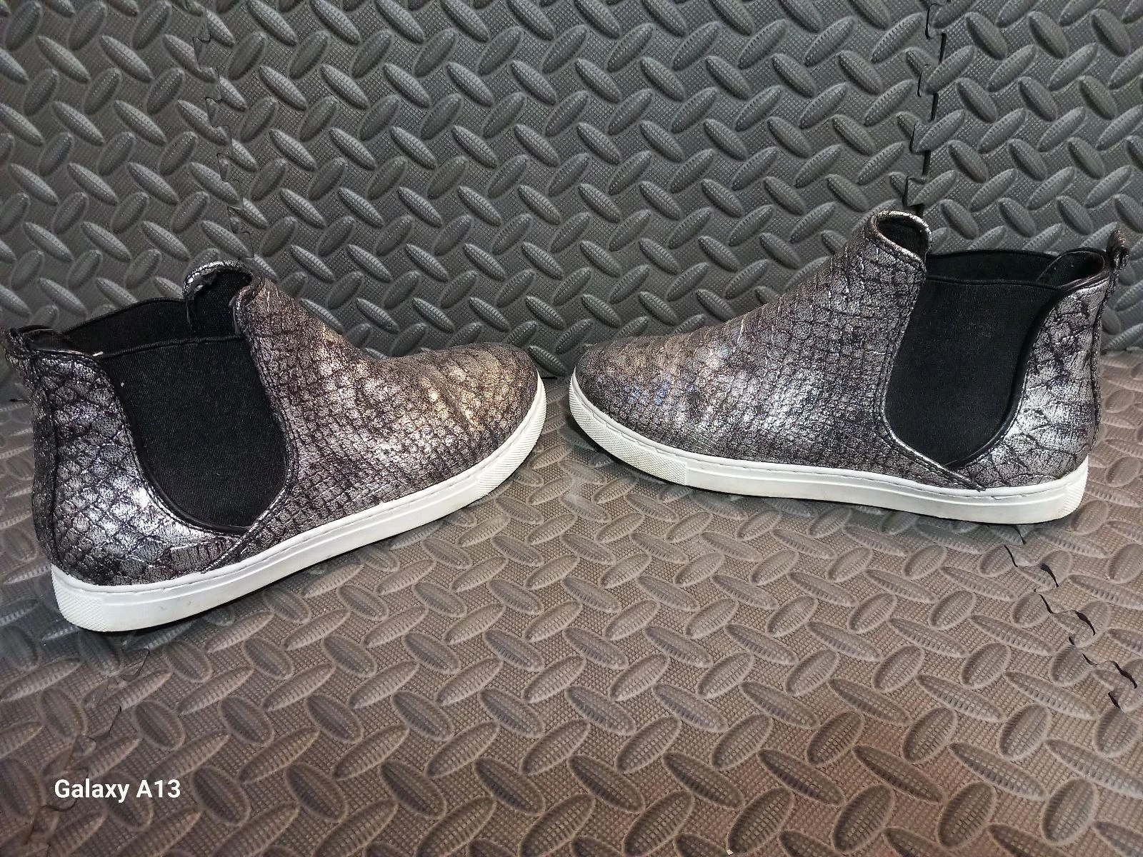 Chelsea-laarzen met metallic slangenprint – Maat 38 – photo 4